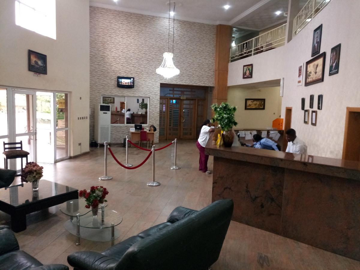 Orchid Hotel Асаба Экстерьер фото